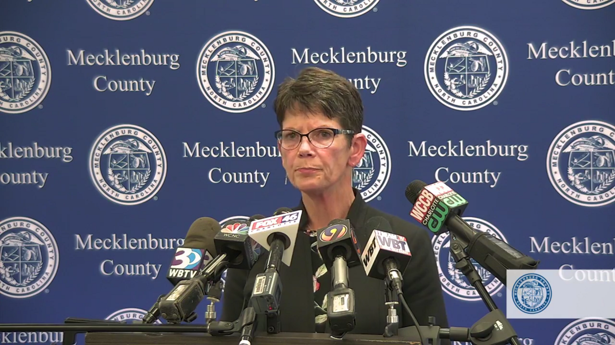 PERSON DIES FROM HEPATITIS A, CHARLOTTE RESTAURANT HAD EXPOSED EMPLOYEE