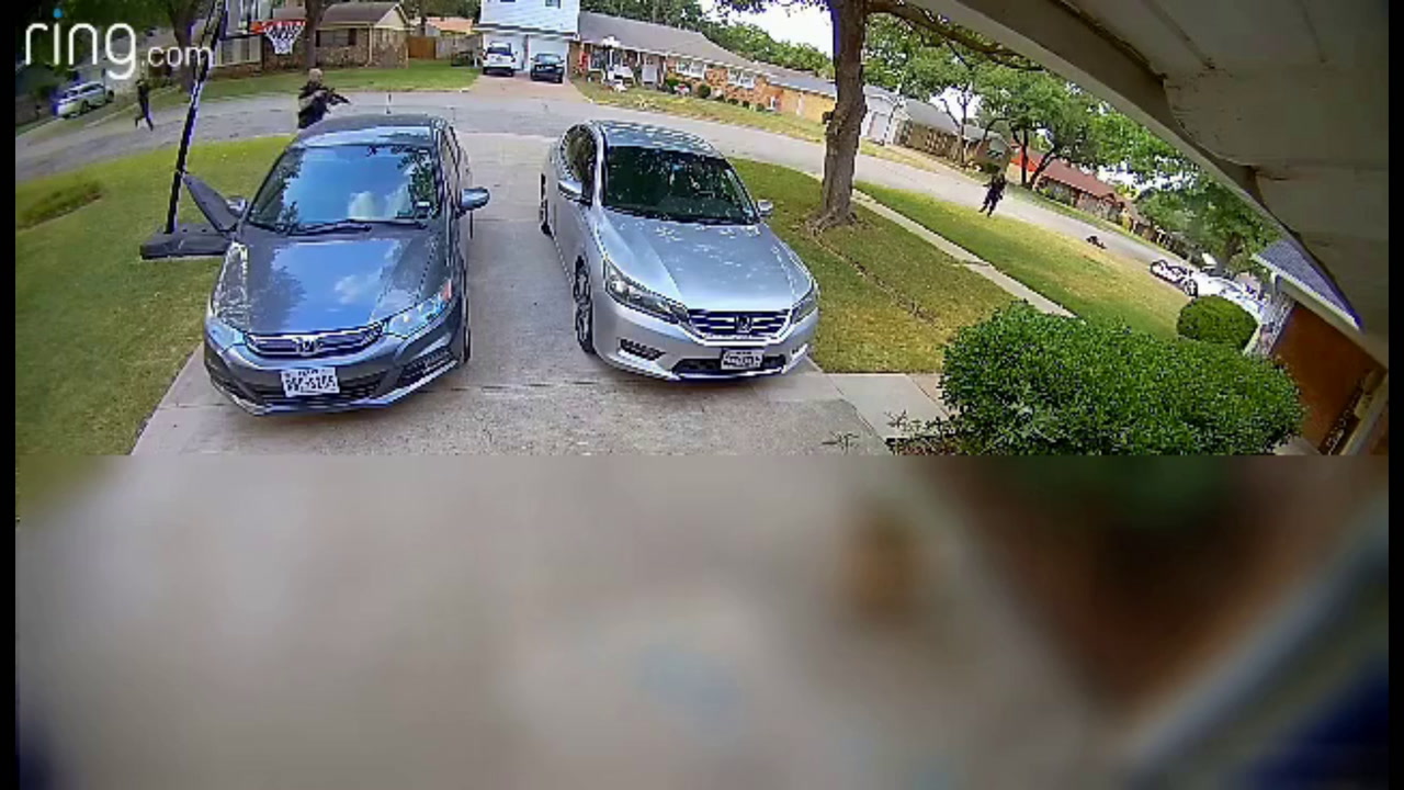 VIDEO: 3 COPS SHOT DURING DAY TIME AMBUSH, 2 KILLED