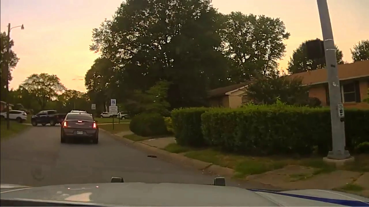 VIDEO: CHRYSLER 300 GETS AWAY FROM POLICE IN CHASE, GIVES COPS THE SLIPS