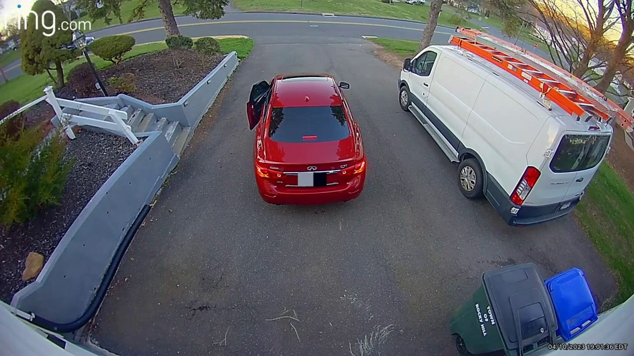 VIDEO: MAN FIGHTS OFF 4 SUSPECTS TRYING TO CARJACK HIS INFINITI VEHICLE