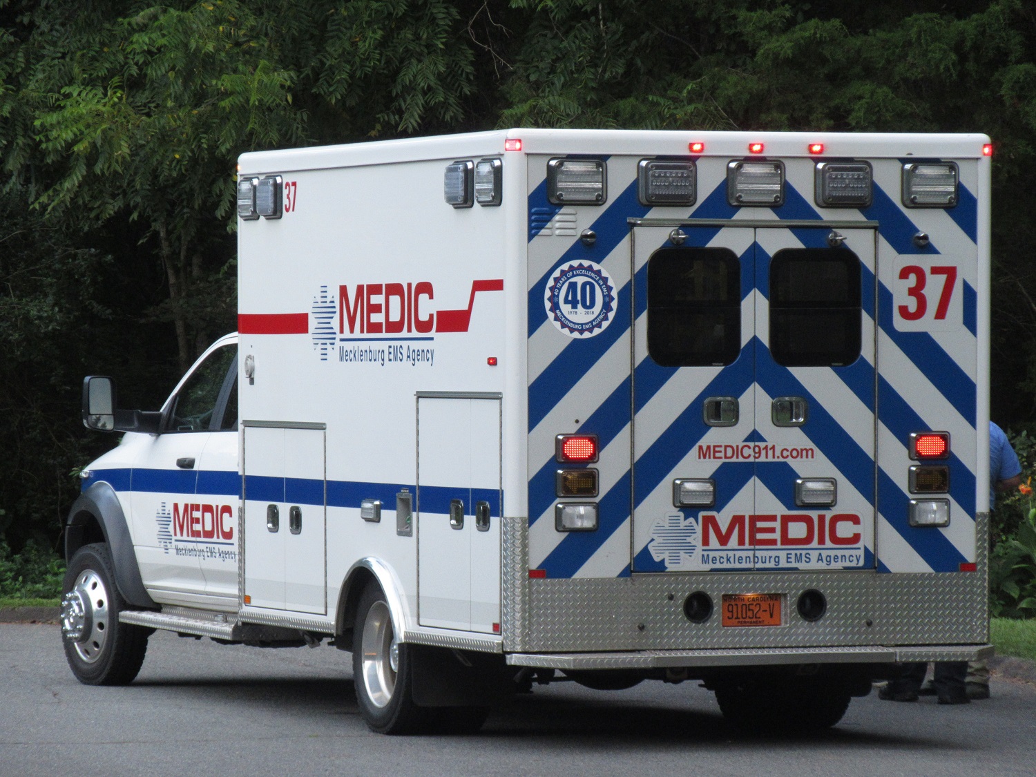 ONE WOMAN DEAD IN SOUTH CHARLOTTE, HOMICIDE UNIT INVESTIGATION