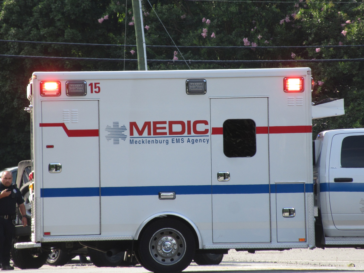 MAN SHOT IN WEST CHARLOTTE DURING AFTERNOON