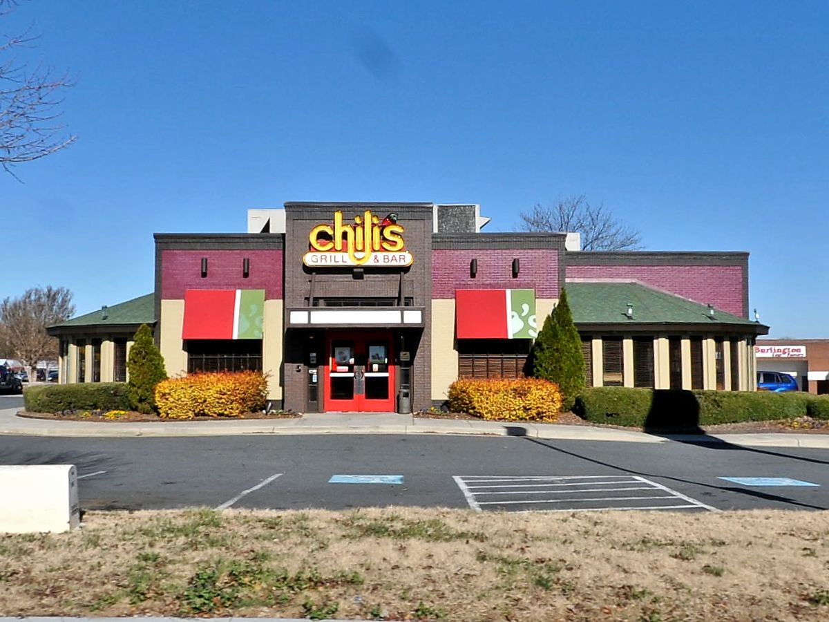 CHILI’S GETS 84.50 B FOOD SAFETY SCORE, PHONE CHARGER FOUND IN LETTUCE