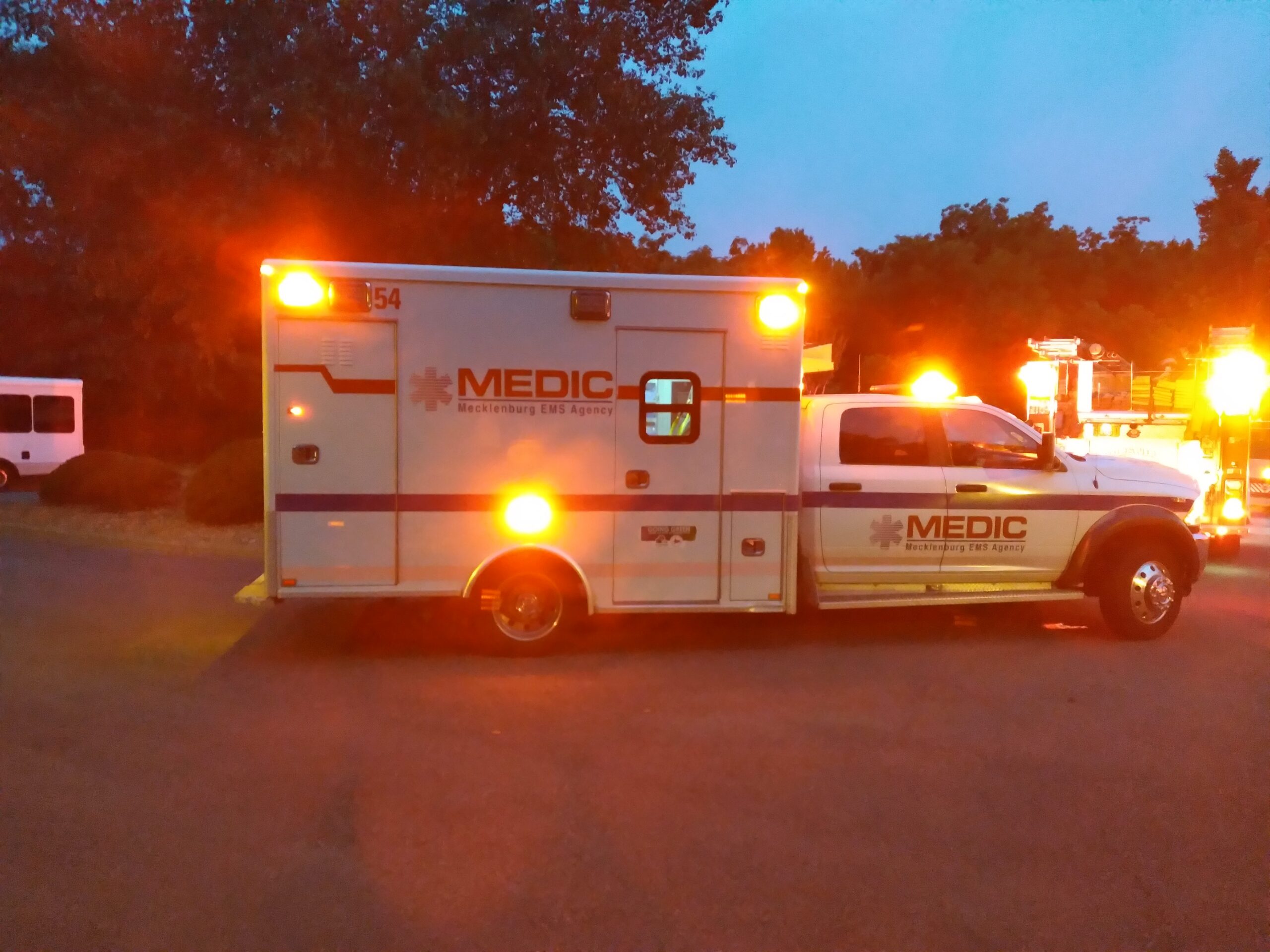 HOMICIDE: ONE DEAD AFTER DOUBLE SHOOTING AT APARTMENTS