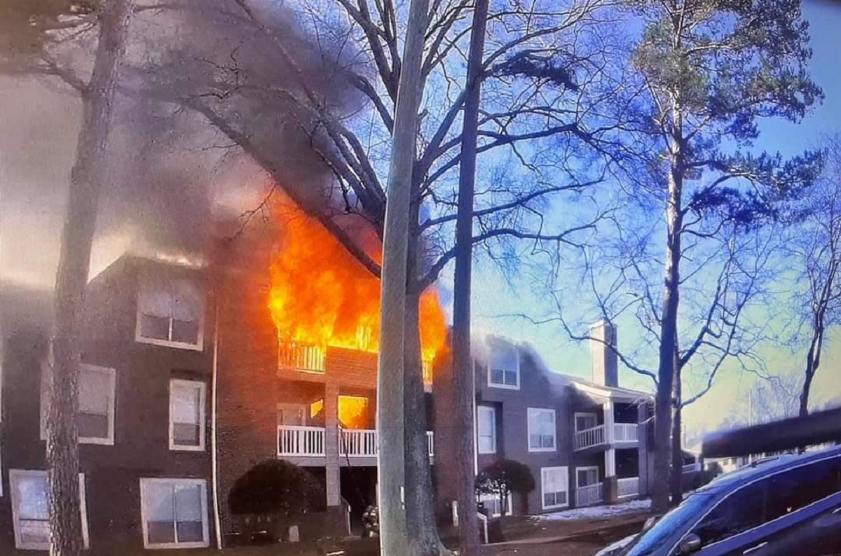 LARGE APARTMENT FIRE DISPLACES 28 PEOPLE