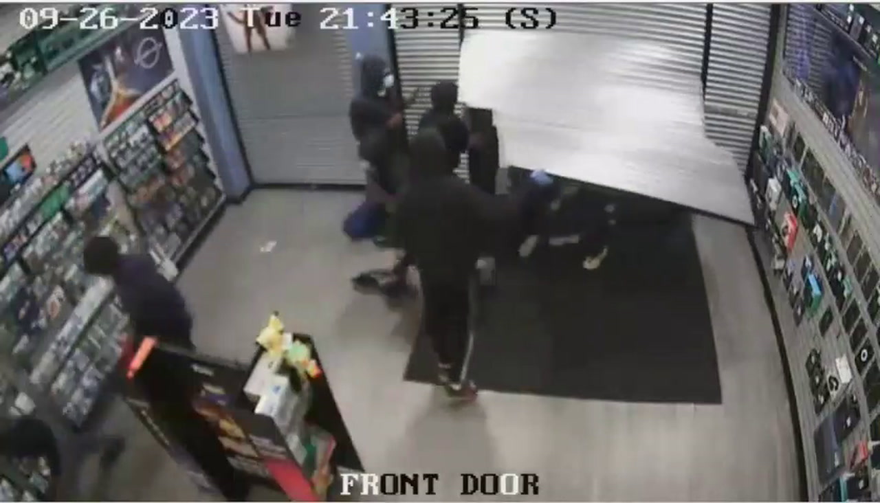 VIDEO: GAMESTOP GETS LOOTED