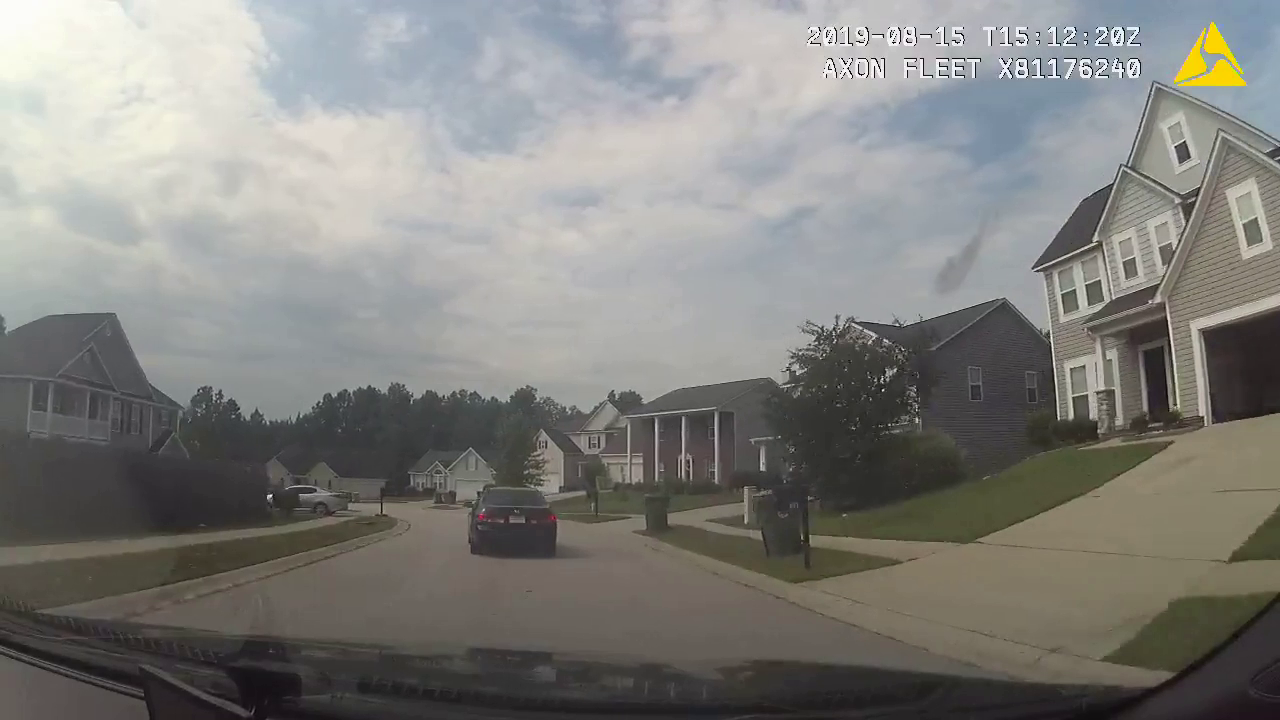 VIDEO: BANK ROBBERS FIRE SHOTS AT OFFICERS DURING CHASE IN NEIGHBORHOOD