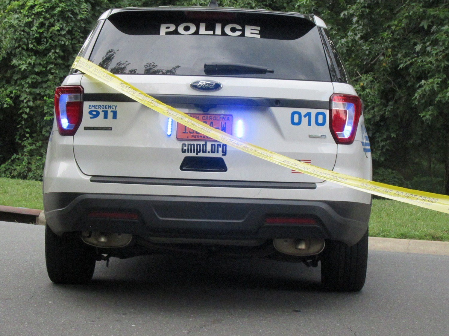 HOMICIDE, DOUBLE SHOOTING LEAVES ONE DEAD