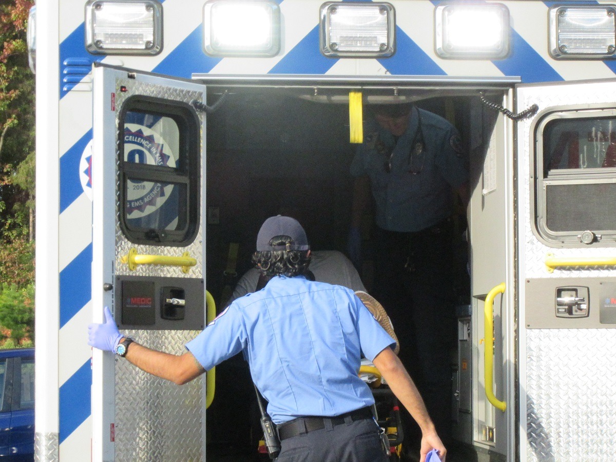 DAYTIME HOMICIDE INVESTIGATION AT WEST CHARLOTTE NEIGHBORHOOD