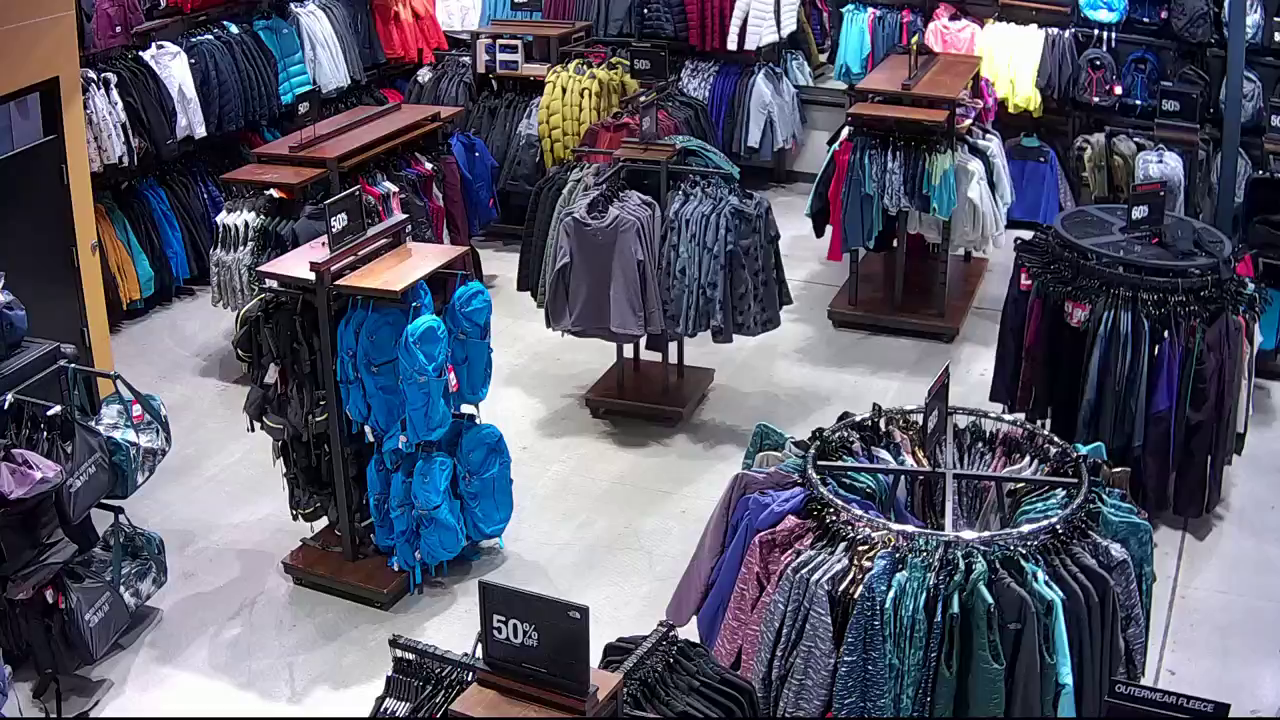 VIDEO: SEVERAL BLACK MEN STEAL $30,000 FROM PREMIUM OUTLET MALL