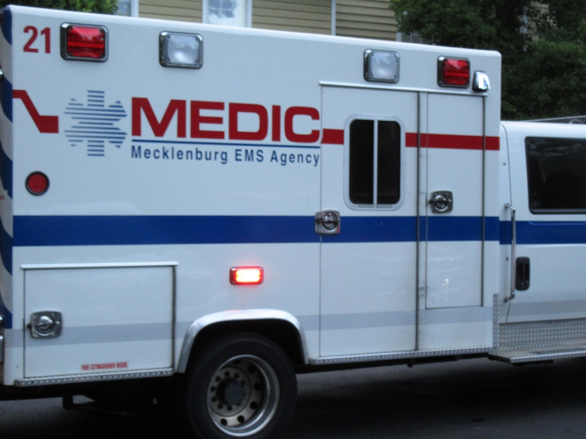 ONE DEAD AFTER DOUBLE SHOOTING ON BEATTIES FORD ROAD