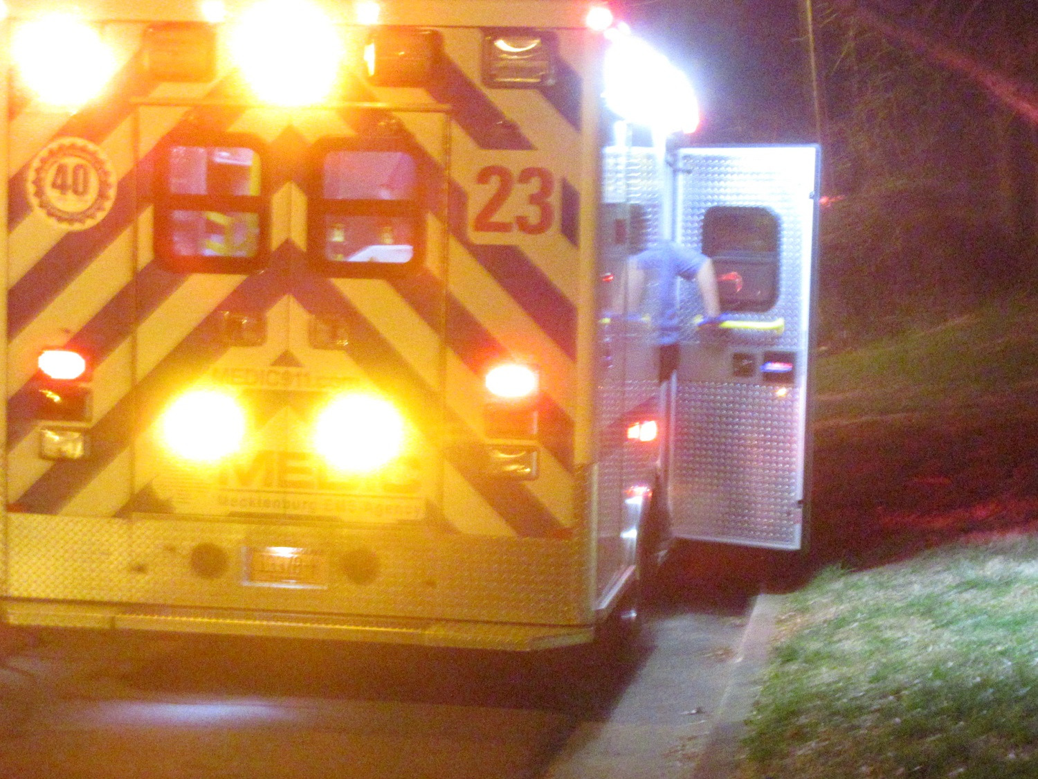 HOMICIDE, ONE KILLED AT RESIDENCE IN MIDDLE OF NIGHT