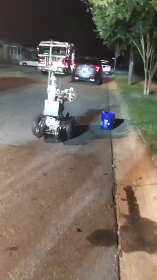 VIDEO: BOMB SCARE IN WEST CHARLOTTE DUE TO SUSPICIOUS BOX, POLICE ROBOT LOOKS