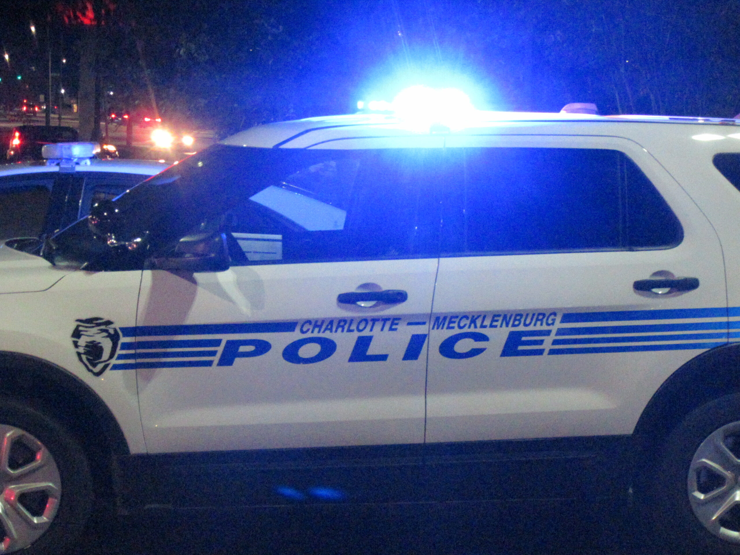 MAN DIES IN SOUTH CHARLOTTE SHOOTING, 2 OTHERS SHOT, SECOND MURDER IN 12 HOURS