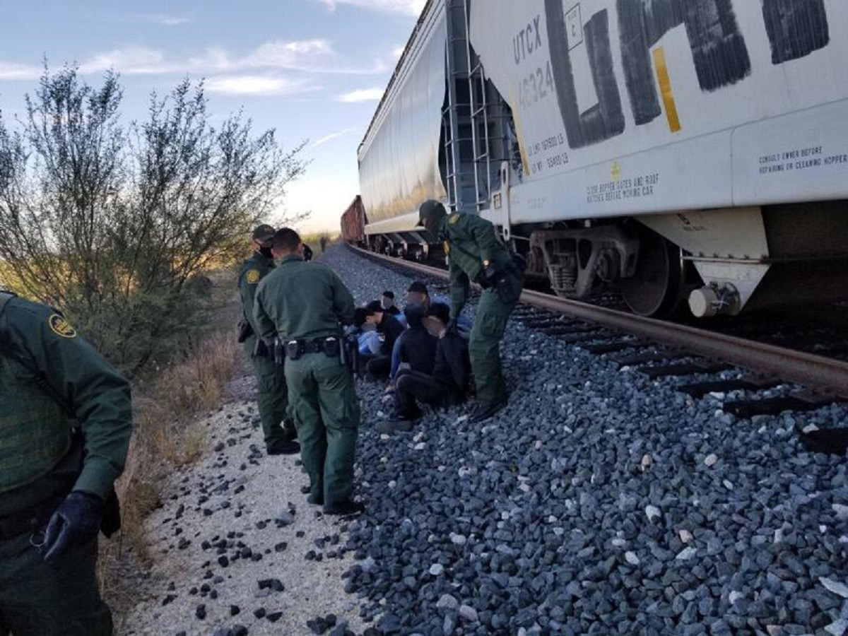 SEVERAL UNDOCUMENTED IMMIGRANTS JUMP TRAIN TO LIVE IN UNITED STATES
