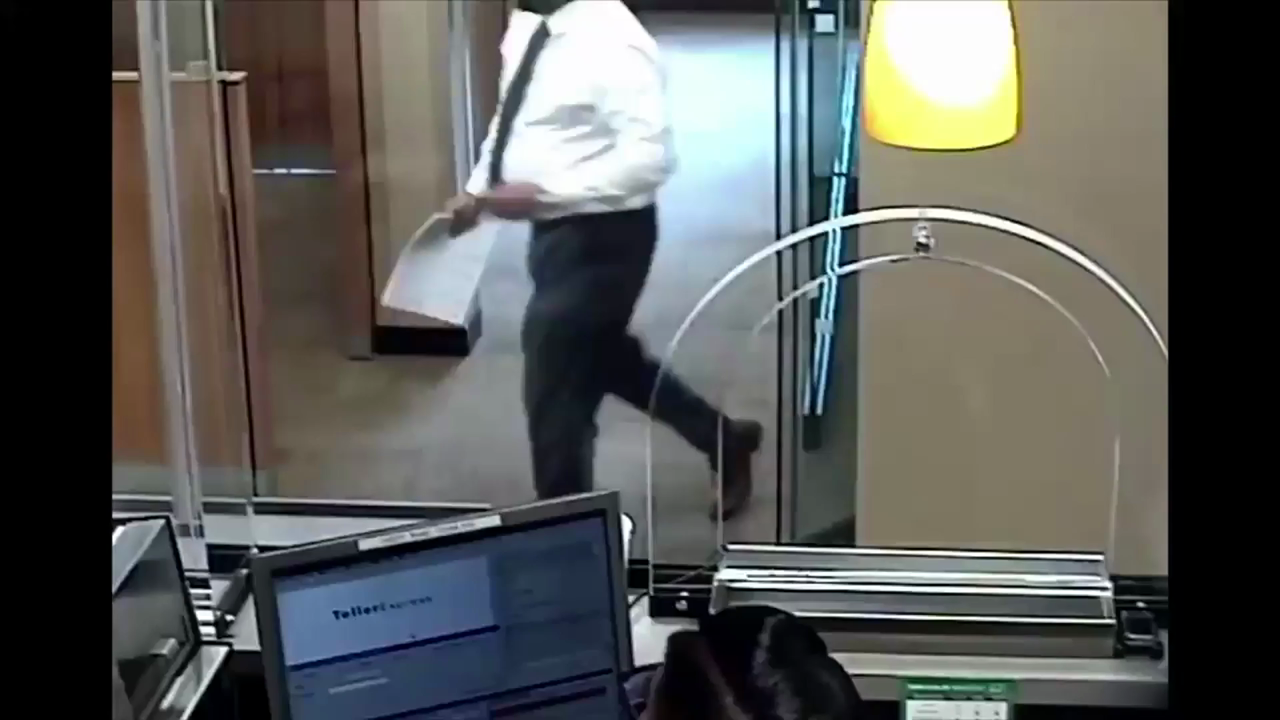 VIDEO: CHASE BANK ROBBED, TELLER FORCED TO GIVE MAN LOAD OF CASH
