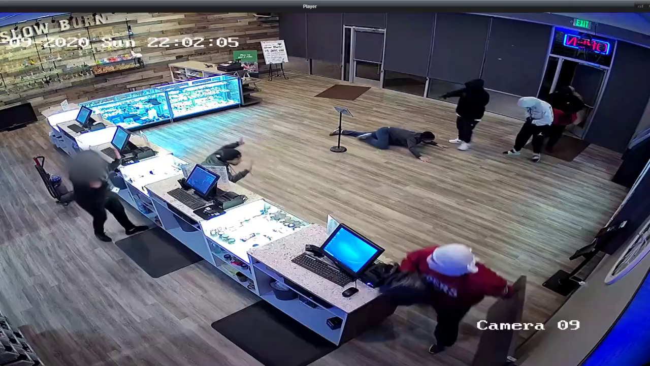 VIDEO: MARIJUANA SHOP ROBBED BY SEVERAL THIEVES
