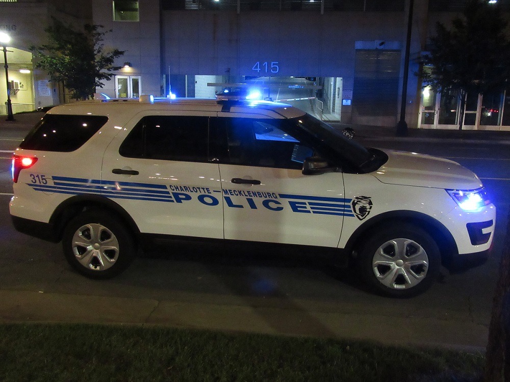 4 MEN SHOT IN APARTMENT BUILDING STAIRWELL, ONE MAN KILLED