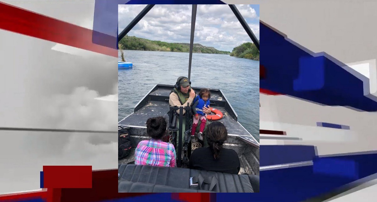 MEXICAN IMMIGRANT FAMILY RESCUED FROM RIO GRANDE RIVER