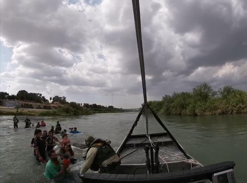 28 ILLEGAL IMMIGRANTS RESCUED FROM THE RIO GRANDE RIVER CROSSING INTO USA