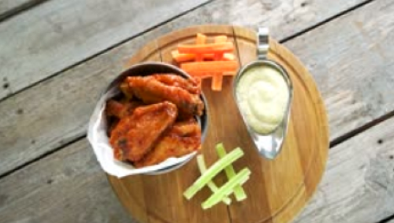 RAT FALLS FROM BUFFALO WILD WINGS CEILING ONTO WOMAN’S TABLE IN THE RESTAURANT