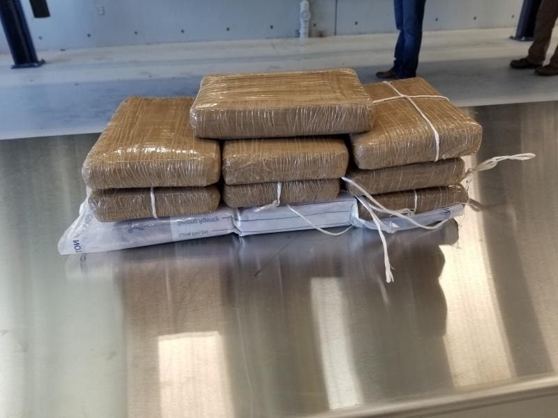 FAMILY FINDS $600,000 WORTH OF COCAINE ON BEACH, 44 POUNDS