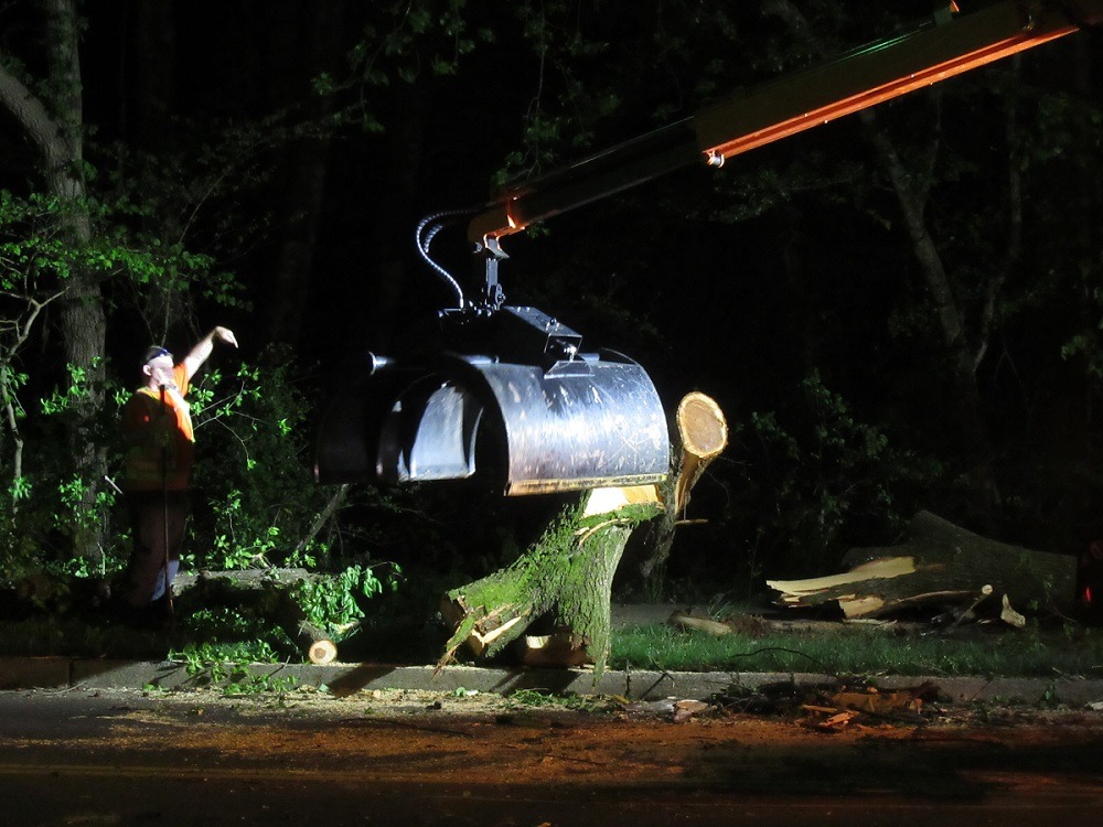 VEHICLE RUNS INTO POWER POLE, MONROE ROAD SHUTDOWN IN BOTH DIRECTIONS