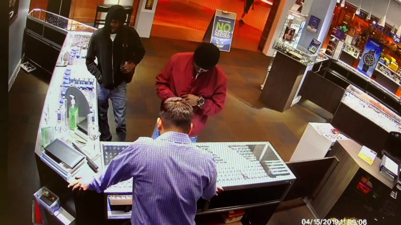 VIDEO: WILD JEWELRY STORE ROBBERY NETS $200,000 FOR THIEVES