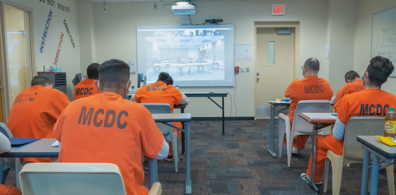 SEVERAL INMATES FIGHT JAIL GUARD INSIDE DETENTION CENTER