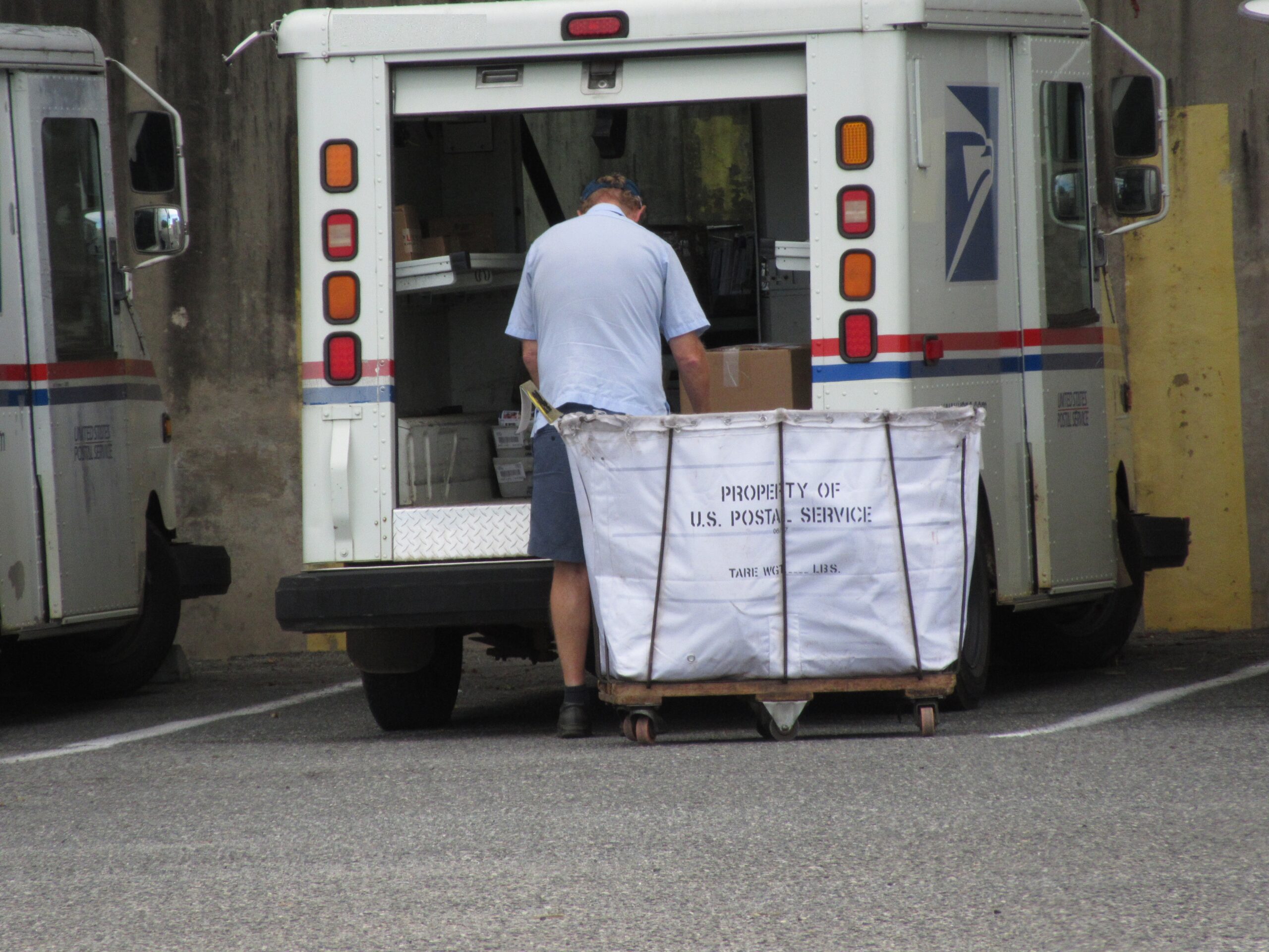 2 MAIL POSTAL WORKERS ROBBED AT GUNPOINT
