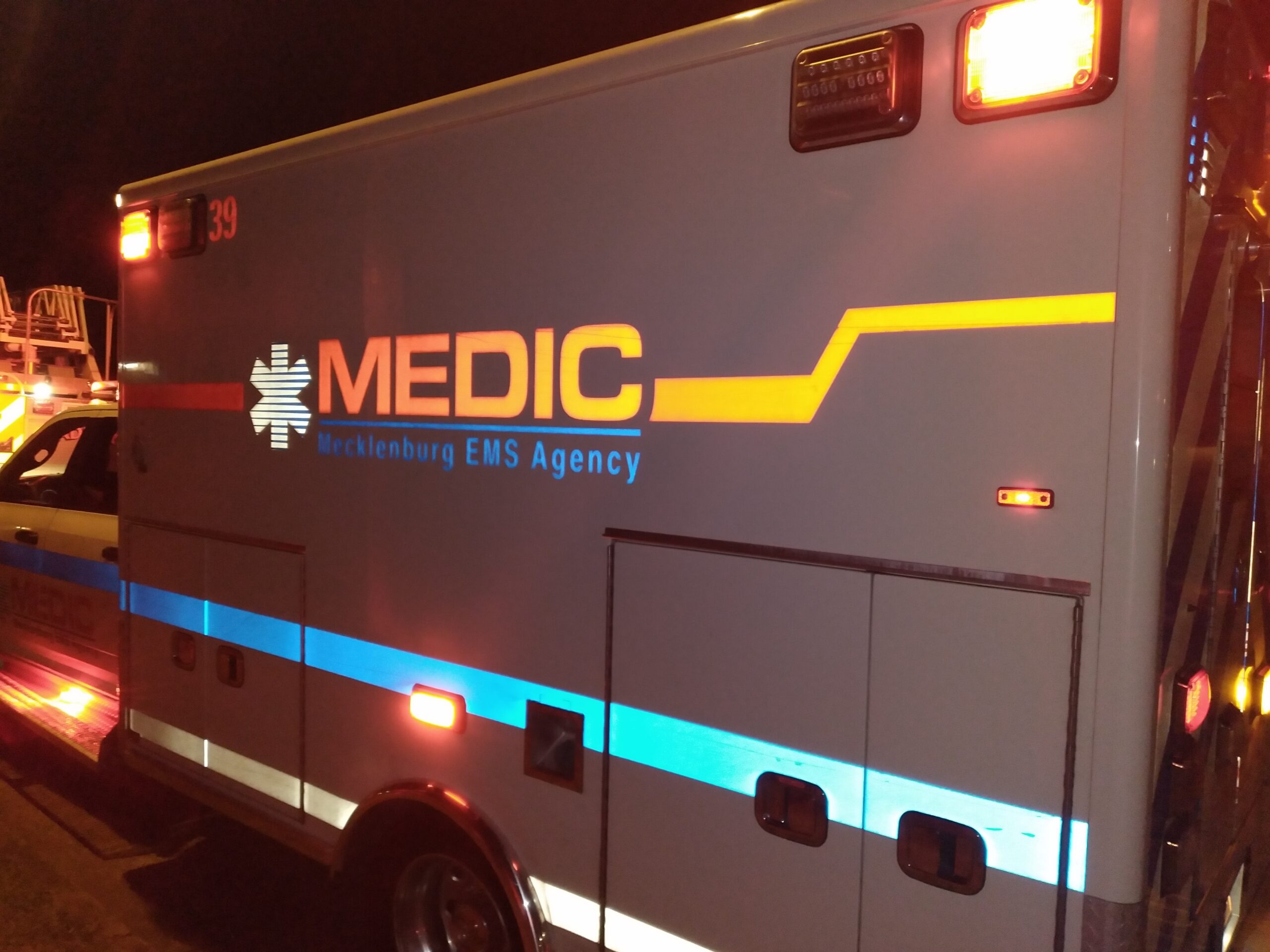 TEENAGER SHOT WHILE DRIVING IN WEST CHARLOTTE