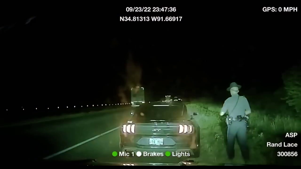 VIDEO: MUSTANG DRIVER HAS WARRANT AND PULLS OFF ON POLICE, HE GETS AWAY
