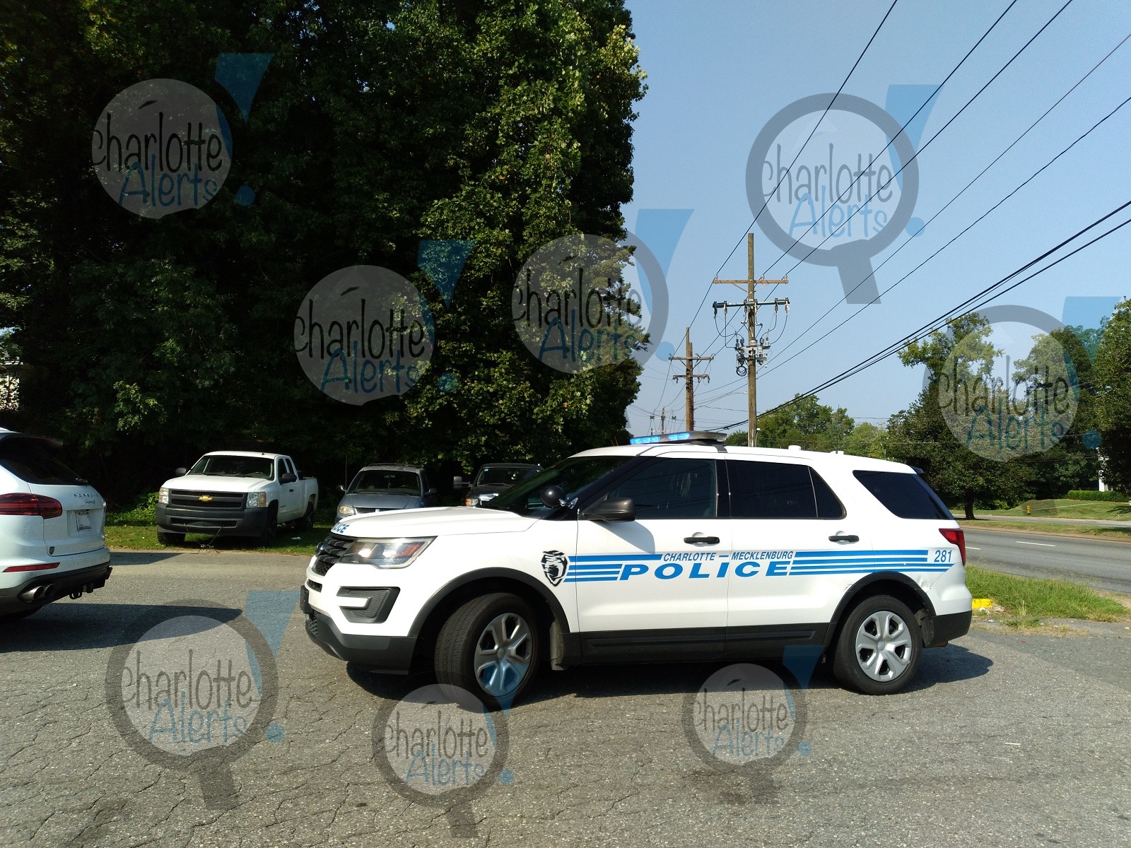 COP GETS STABBED IN THE NECK IN UPTOWN CHARLOTTE, SUSPECT KILLED BY POLICE