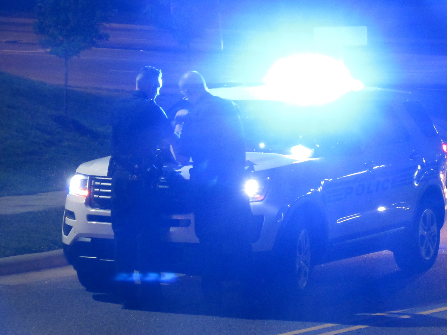 2 SHOT AT APARTMENTS IN SOUTH CHARLOTTE