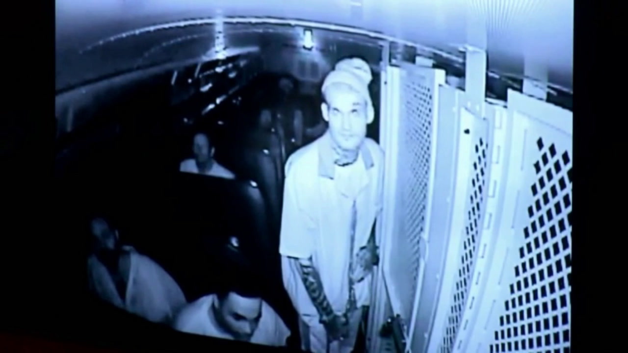 VIDEO: INMATES ESCAPE FROM PRISON BUS AND MURDER 2 GUARDS WITH GLOCK NEAR ATLANTA