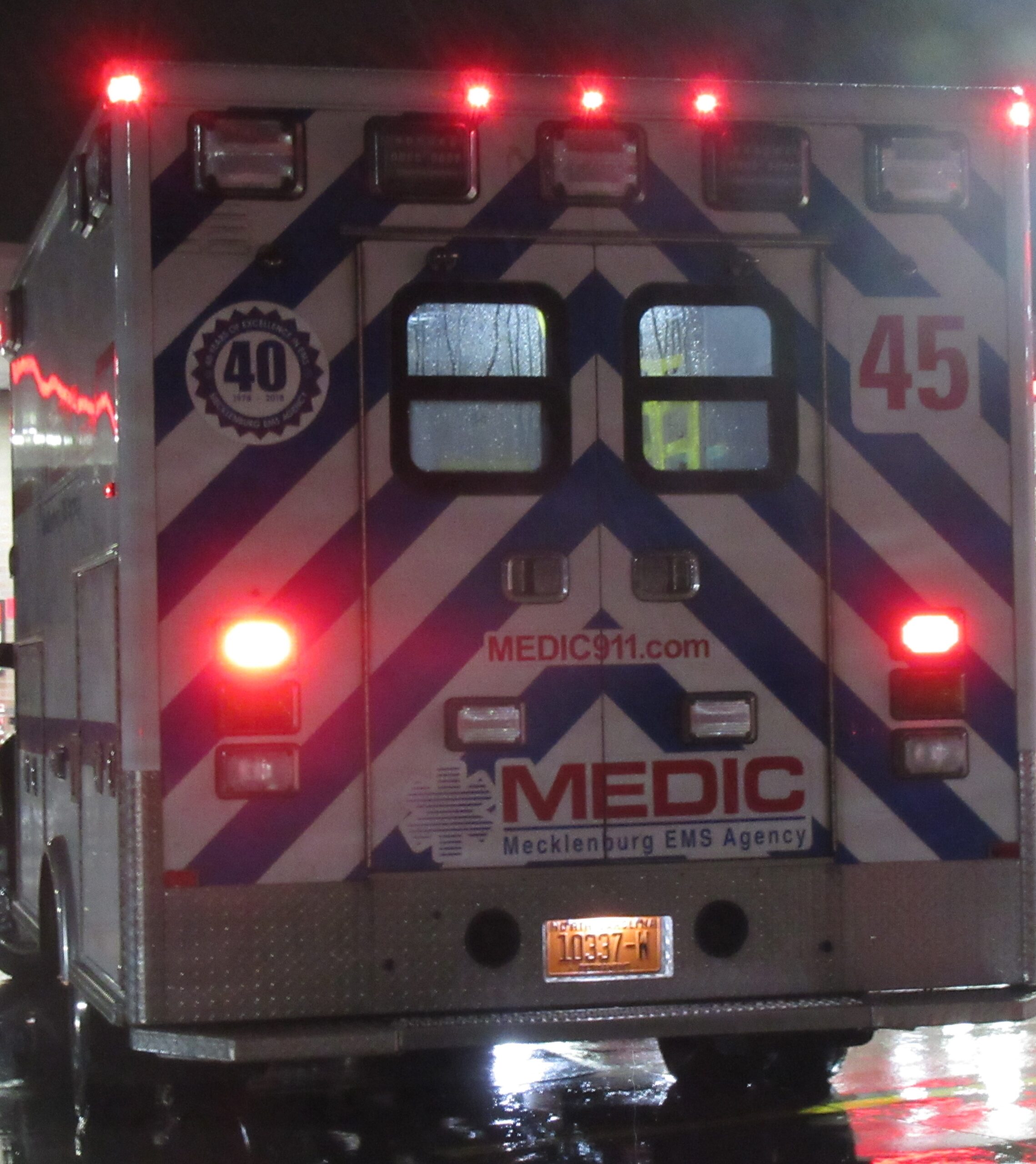 ONE MURDERED IN WEST CHARLOTTE DOUBLE SHOOTING