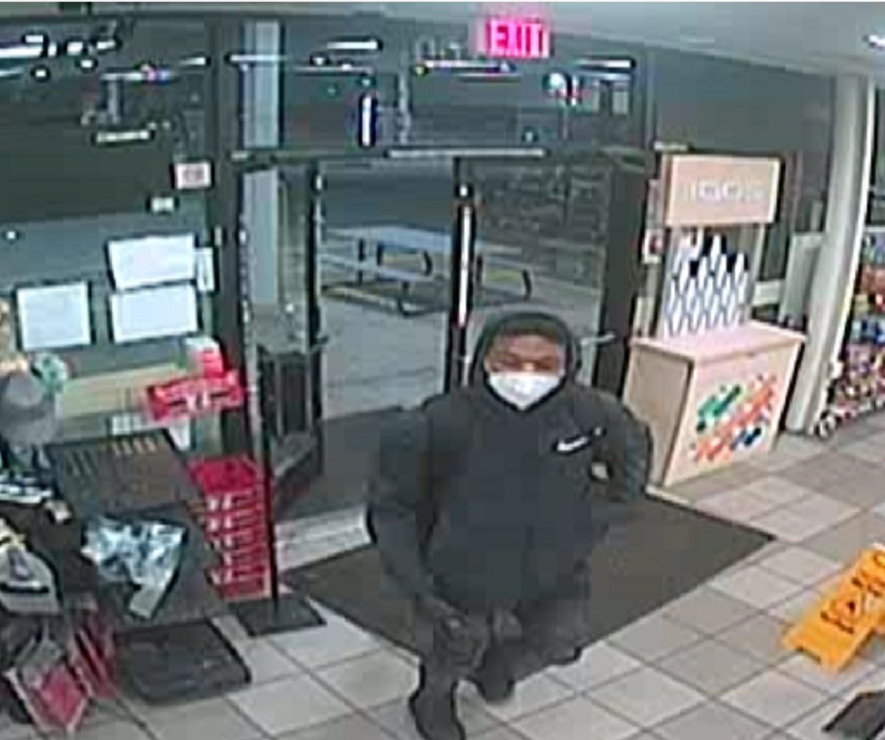 7 ELEVEN & EXXON GAS STATION ROBBED BY SUSPECT