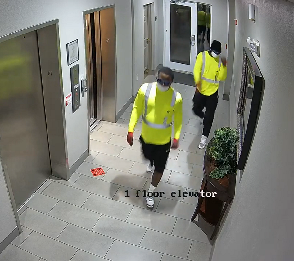 VIDEO: 2 MEN STEAL ATM, DRESS AS MAINTENANCE WORKERS