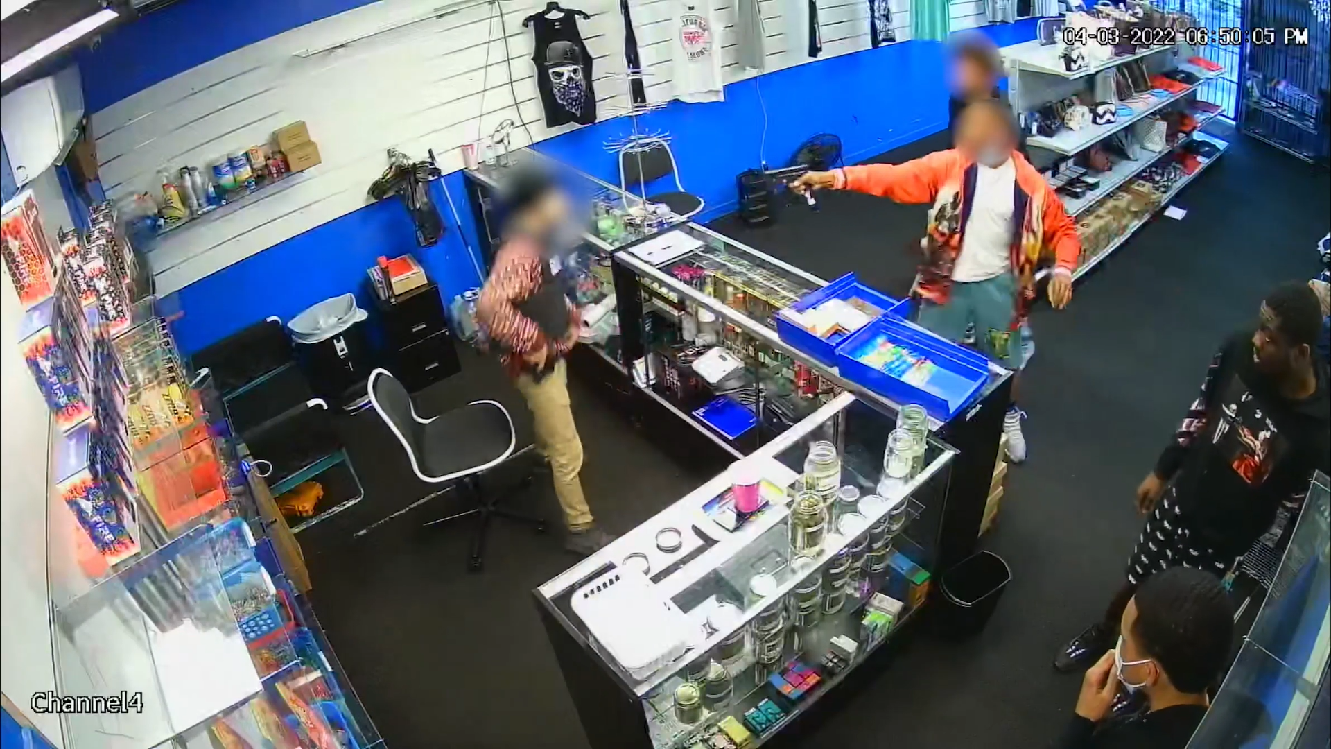 VIDEO: EMPLOYEE KILLS SUSPECT DURING ROBBERY, EMPLOYEE SHOT IN FACE