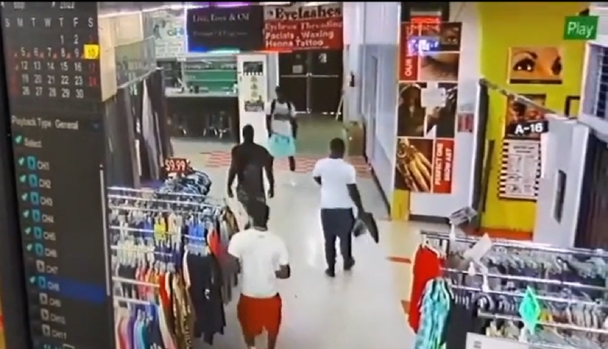 VIDEO: MURDER AT MALL DURING TRIPLE SHOOTING