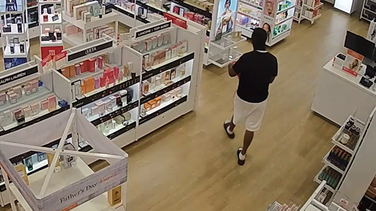 VIDEO: ULTA BEAUTY ROBBED, THOUSANDS OF DOLLARS IN PRODUCTS STOLEN