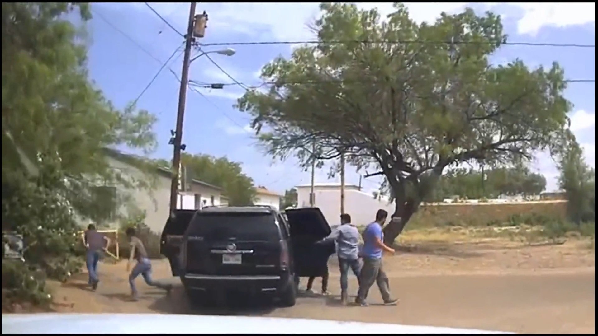 VIDEO: ILLEGAL IMMIGRANTS RUN FROM COPS, BAIL OUT