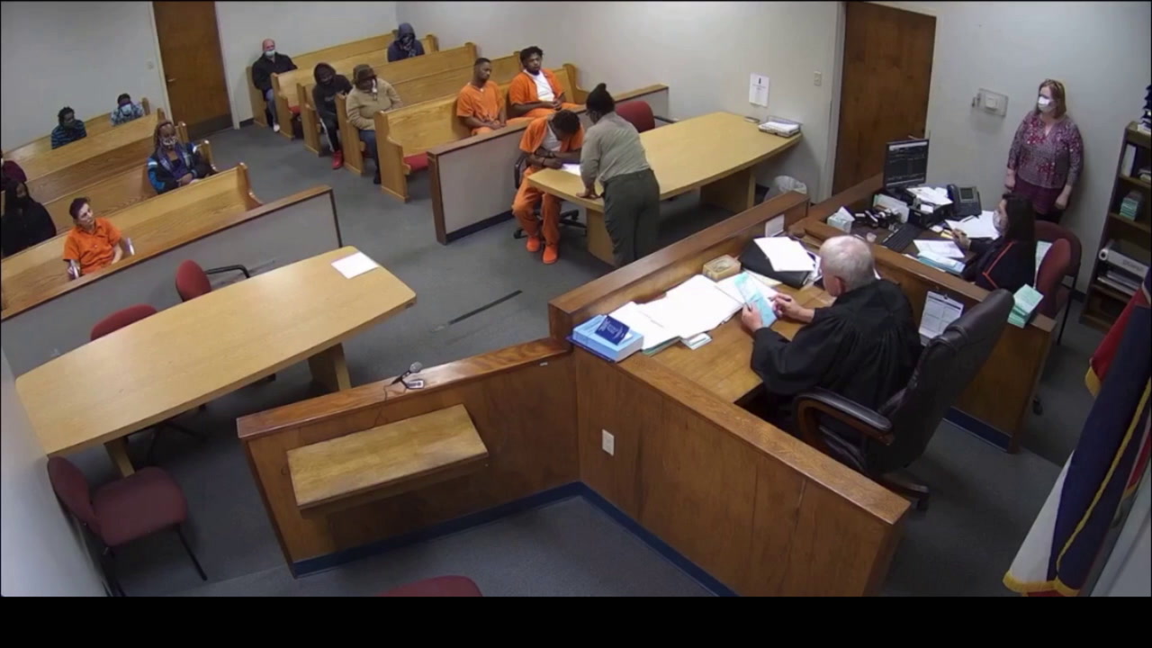 VIDEO: INMATE ASSAULTS JUDGE IN CRIMINAL COURT