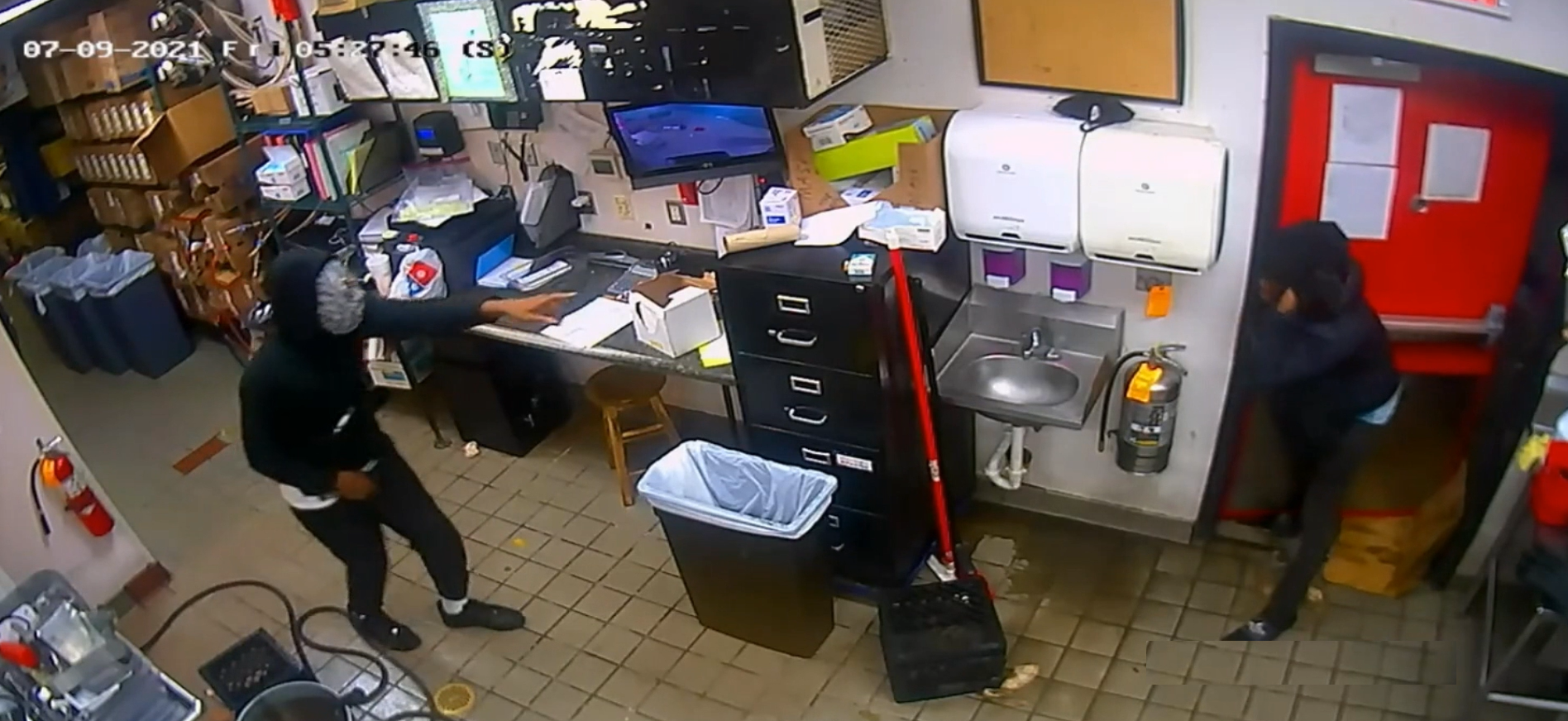 VIDEO: COOK OUT RESTAURANT ROBBED BY 2 MEN, THOUSANDS IN CASH TAKEN