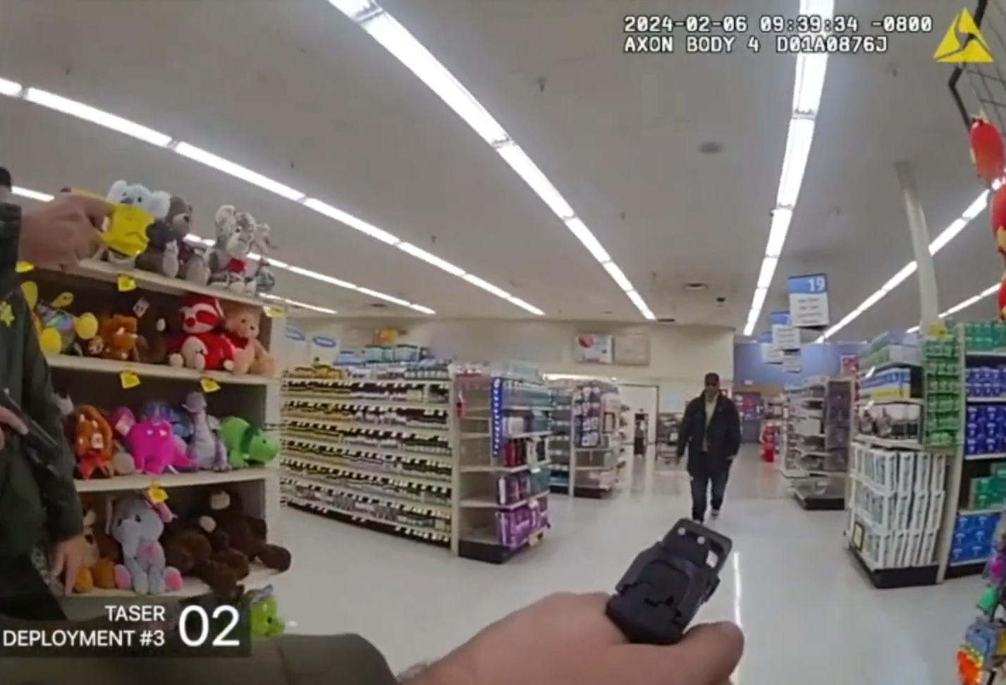 VIDEO: POLICE KILL MAN IN ALBERTSONS GROCERY STORE AFTER HE RUSHED THEM WITH MACHETE