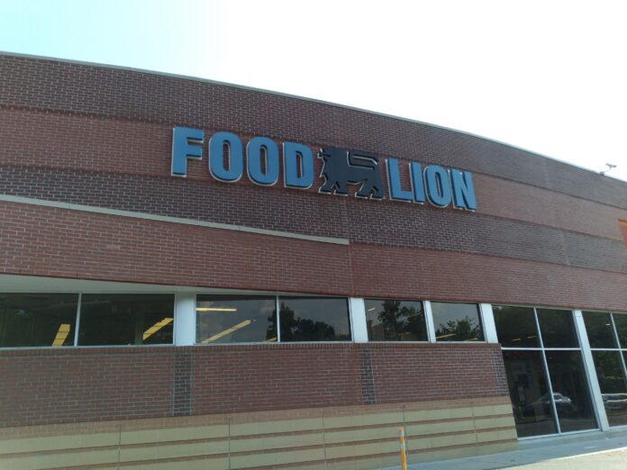 VICTIM MURDERED AT FOOD LION IN CHARLOTTE DURING SHOOTOUT