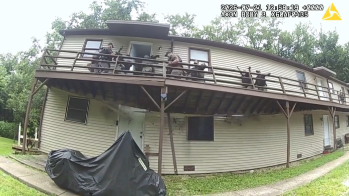 VIDEO: U.S. MARSHALS FALL THROUGH DECK DURING ARREST WARRANT RAID, THE DECK COLLAPSED