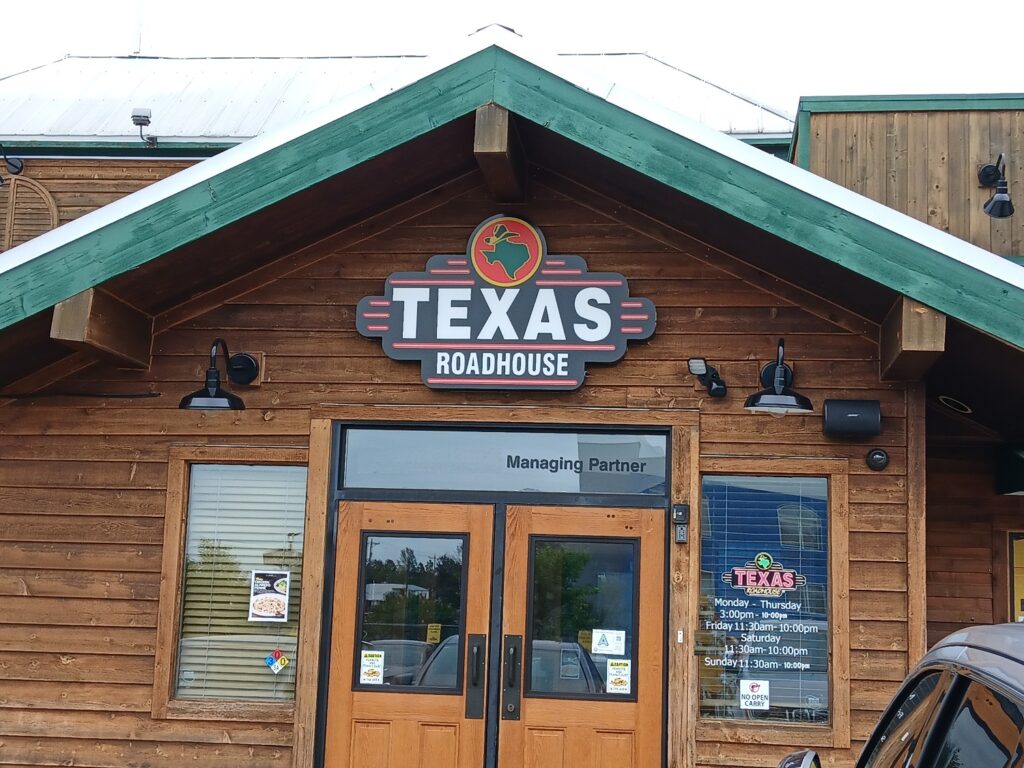 texas roadhouse tampering food spit food