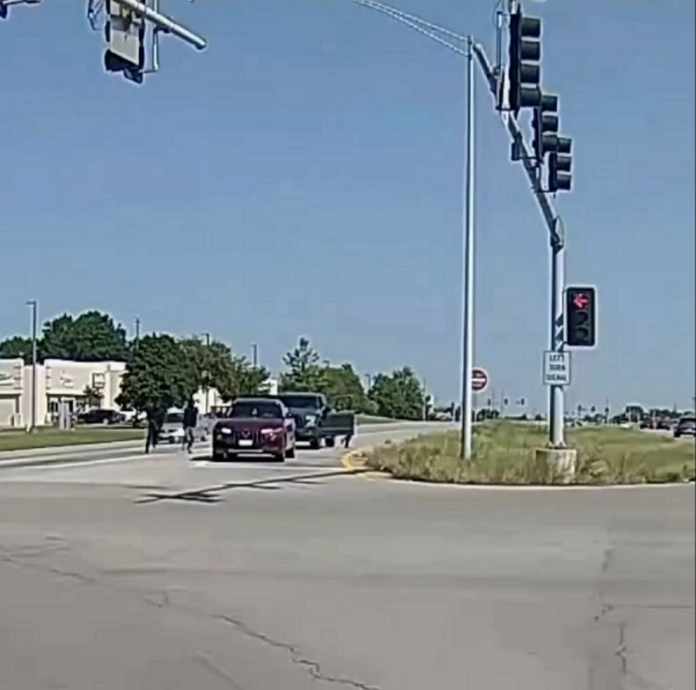 VIDEO: AK-47 SHOOTING IN MIDDLE OF TRAFFIC
